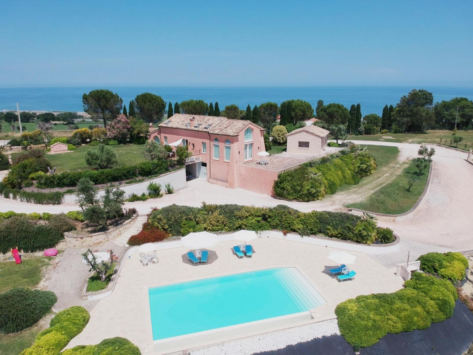 تْشيفيتانوفا ماركي Nontiscordardime B&B Villa Agriturismo المظهر الخارجي الصورة